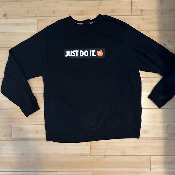 Nike Men's Black Crewneck with Slogan - Picture 2 of 4